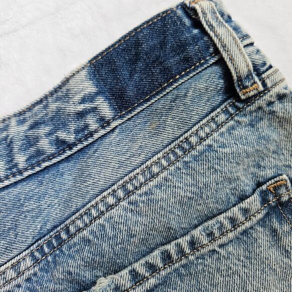 New Express Boyfriend Midi Mid Rise Distressed Drop Hem Denim Shorts Size 4 - Picture 16 of 16